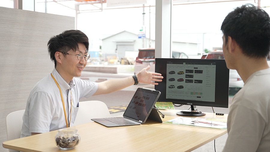 A meeting using a Smart Catalog