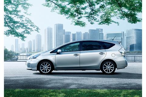 Prius α G "Touring Selection"