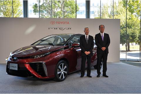 Launch of Mirai fuel cell sedan (left: Mitsuhisa Kato, Executive Vice President right: Yoshikazu Tanaka, Deputy Chief Engineer)