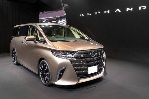Alphard Executive Lounge (2.5-liter HEV, E-Four)