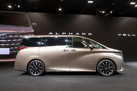 Alphard Executive Lounge (2.5-liter HEV, E-Four)