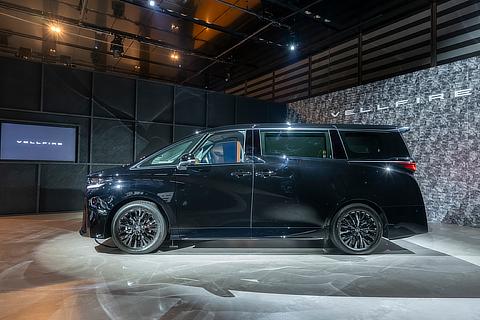 Vellfire Z Premier (2.4-liter Turbo, FF)