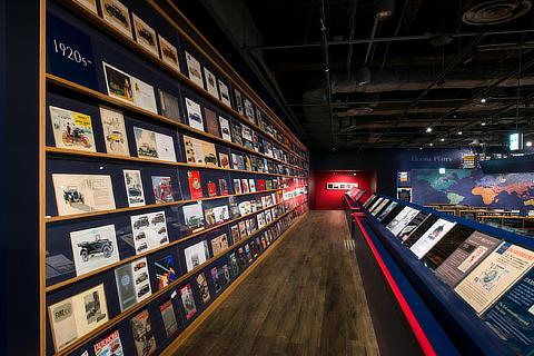 Publications (automotive magazines and catalogs)